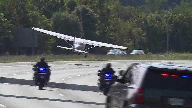 Autostrada lądowanie samolotu