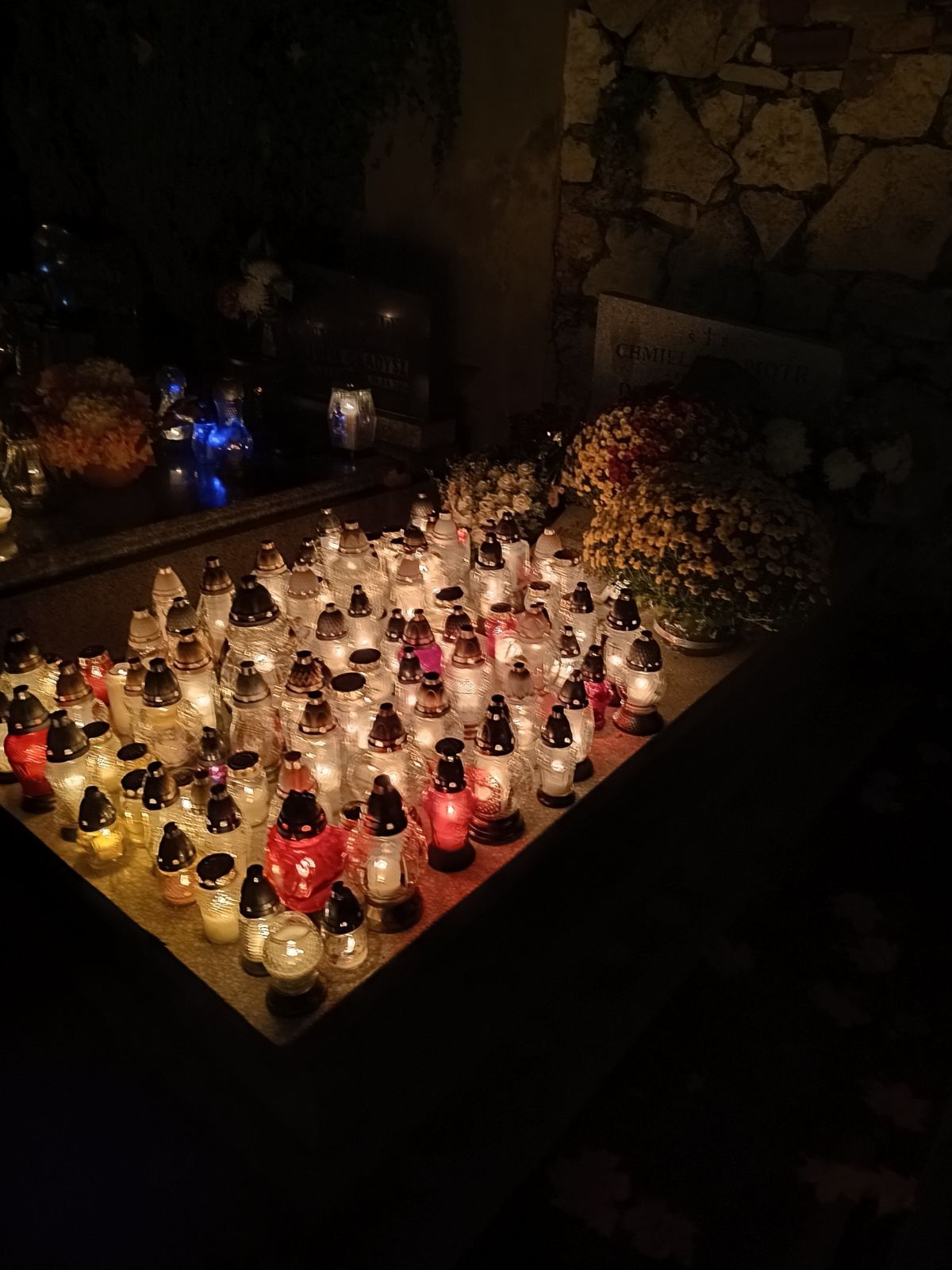 Dziś miałaby 14 lat. Tak wygląda grób Madzi z Sosnowca, za którą płakała cała Polska