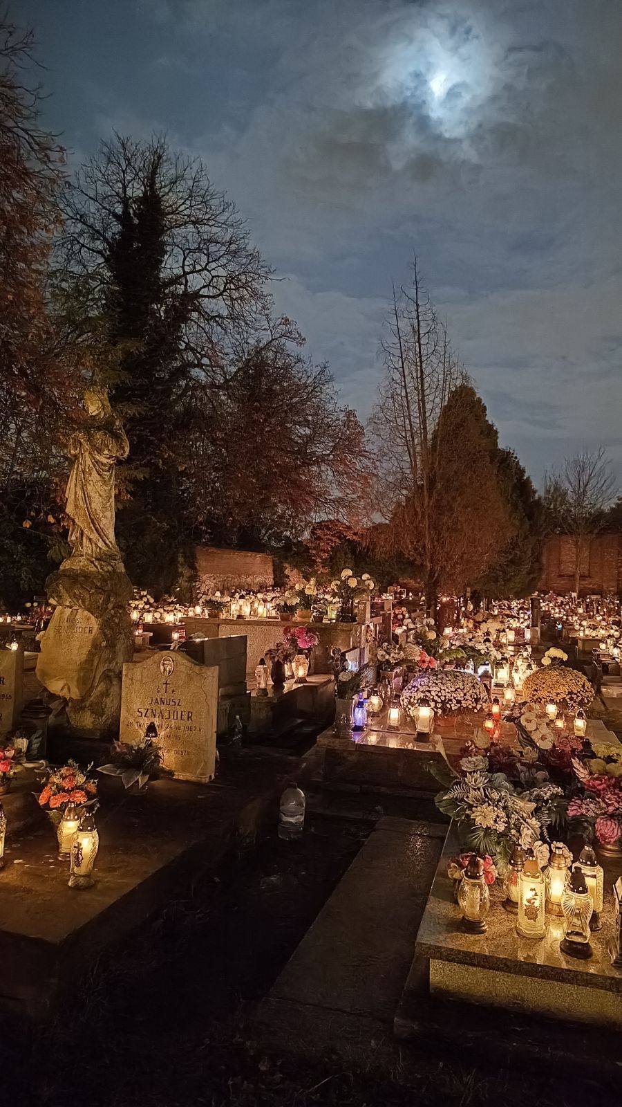 Dziś miałaby 14 lat. Tak wygląda grób Madzi z Sosnowca, za którą płakała cała Polska