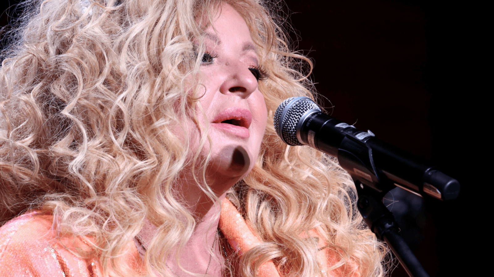 Tak Magda Gessler wygląda bez doczepów. Metamorfoza gwiazdy