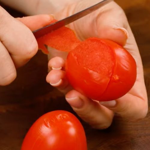 obieranie pomidorów