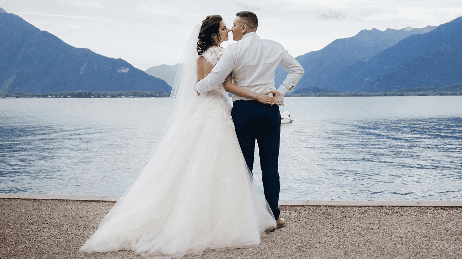 Te 9 rzeczy przynosi pecha na ślubie. Przed stanięciem na ślubnym kobiercu musisz o tym wiedzieć