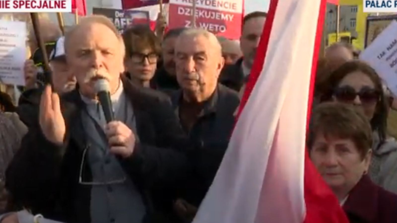 Tłumy w pod Pałacem Prezydenckim. W Warszawie trwa wielka manifestacja
