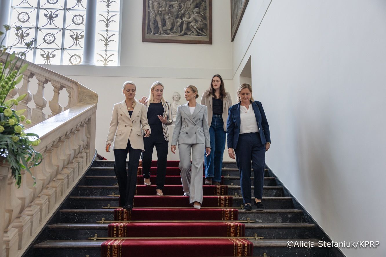 Tak Marta Nawrocka ubrała się na spotkanie z młodzieżą. Aż trudno uwierzyć