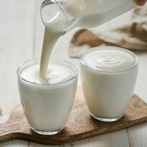 Wlej do miski i włóż kotlety. Schabowe będą idealnie soczyste