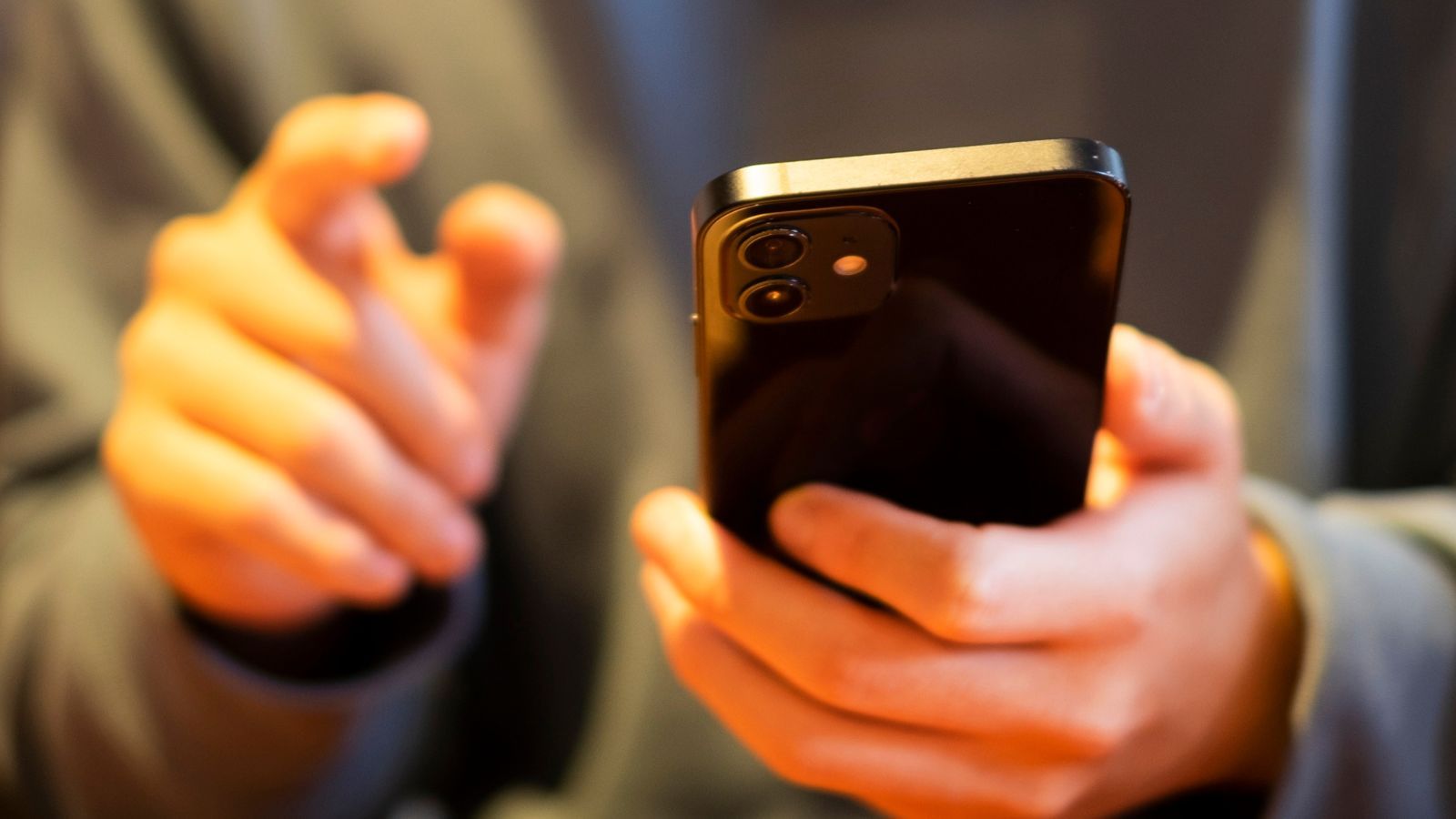 Dezinformacja na TikToku z użyciem AI. Wiceminister cyfryzacji wezwał Komisję Europejską do interwencji