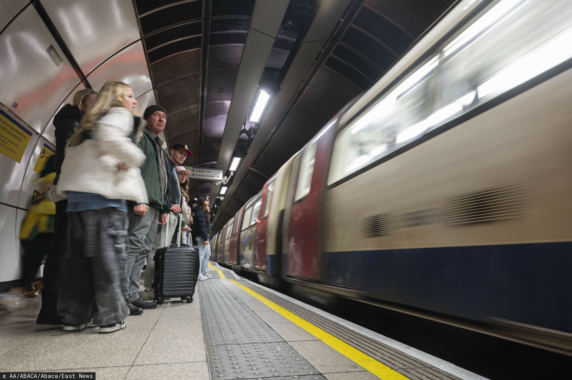 Świat: Paraliż w metrze. Victoria line zatrzymana, pasażerowie utknęli w tunelu