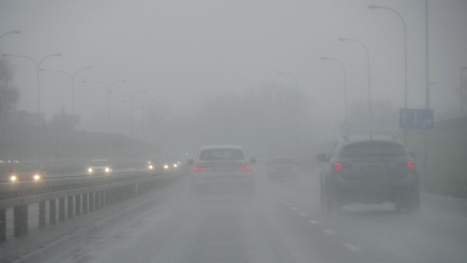 IMGW wydało ostrzeżenie I. stopnia dla czterech województw. Kierowcy muszą zachować szczególną ostrożność