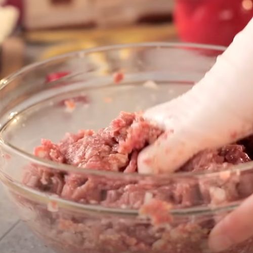 Weź wafel i posmaruj go mięsem mielonym. Ten, kto to wymyślił, powinien dostać medal