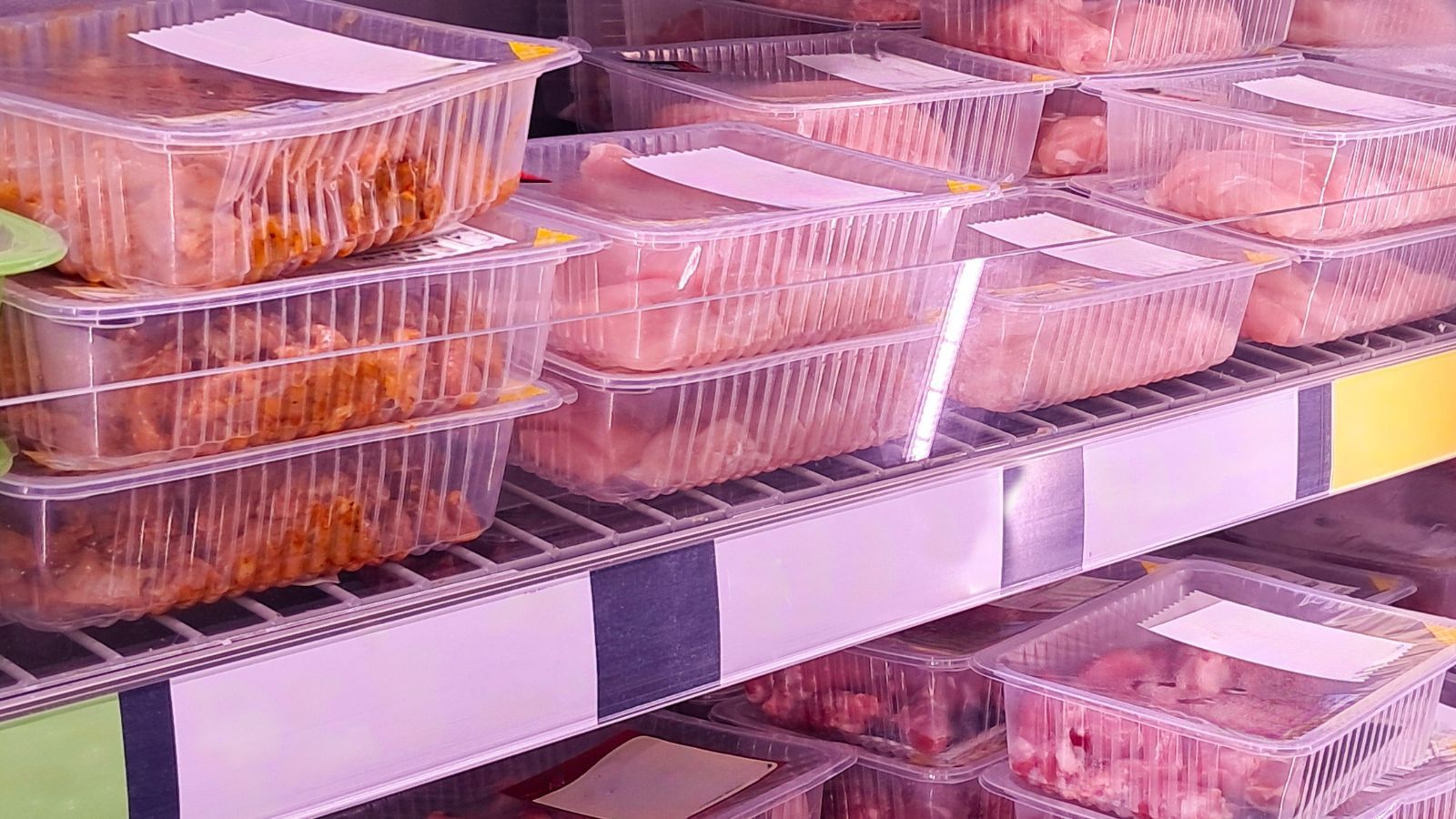 Wykryto Salmonelle, to mięso można kupić w całej Polsce. Pilnie wycofują ze sklepów