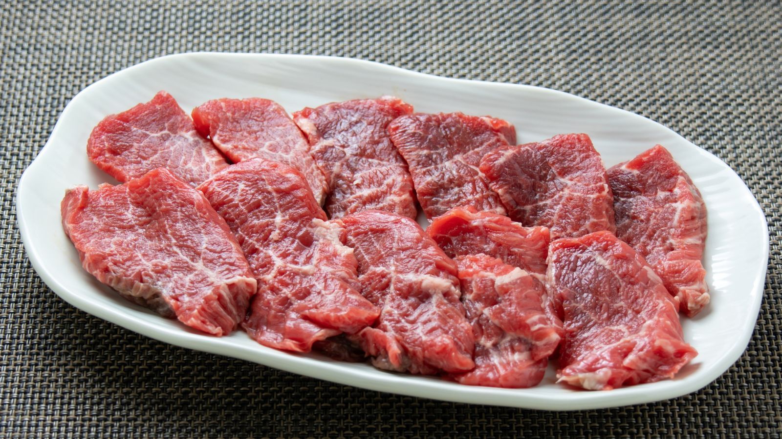 Alarm w UE. Tony skażonej wołowiny z Brazylii trafiły na europejskie stoły