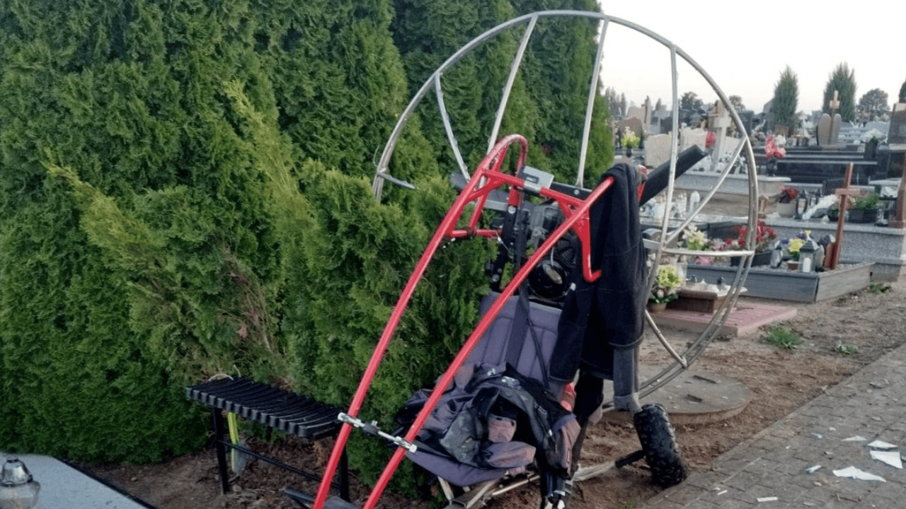 Tragiczny wypadek w polskiej miejscowości. 64-latek runął wprost na cmentarz