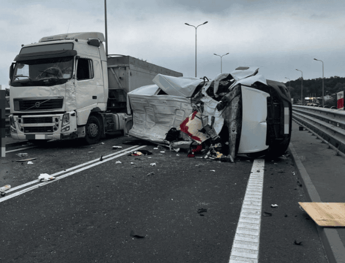 Karambol na polskiej trasie, są ranni. Droga została całkowicie zablokowana