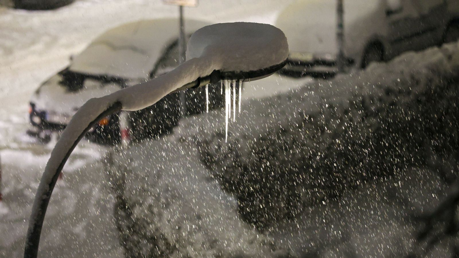 RCB ostrzega Polaków, alert dla kolejnych województw. Ostrzegają przed wychodzeniem z domu