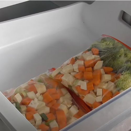 Kroję, pakuję do worka i wkładam do zamrażalnika. Domowa mrożonka to hit