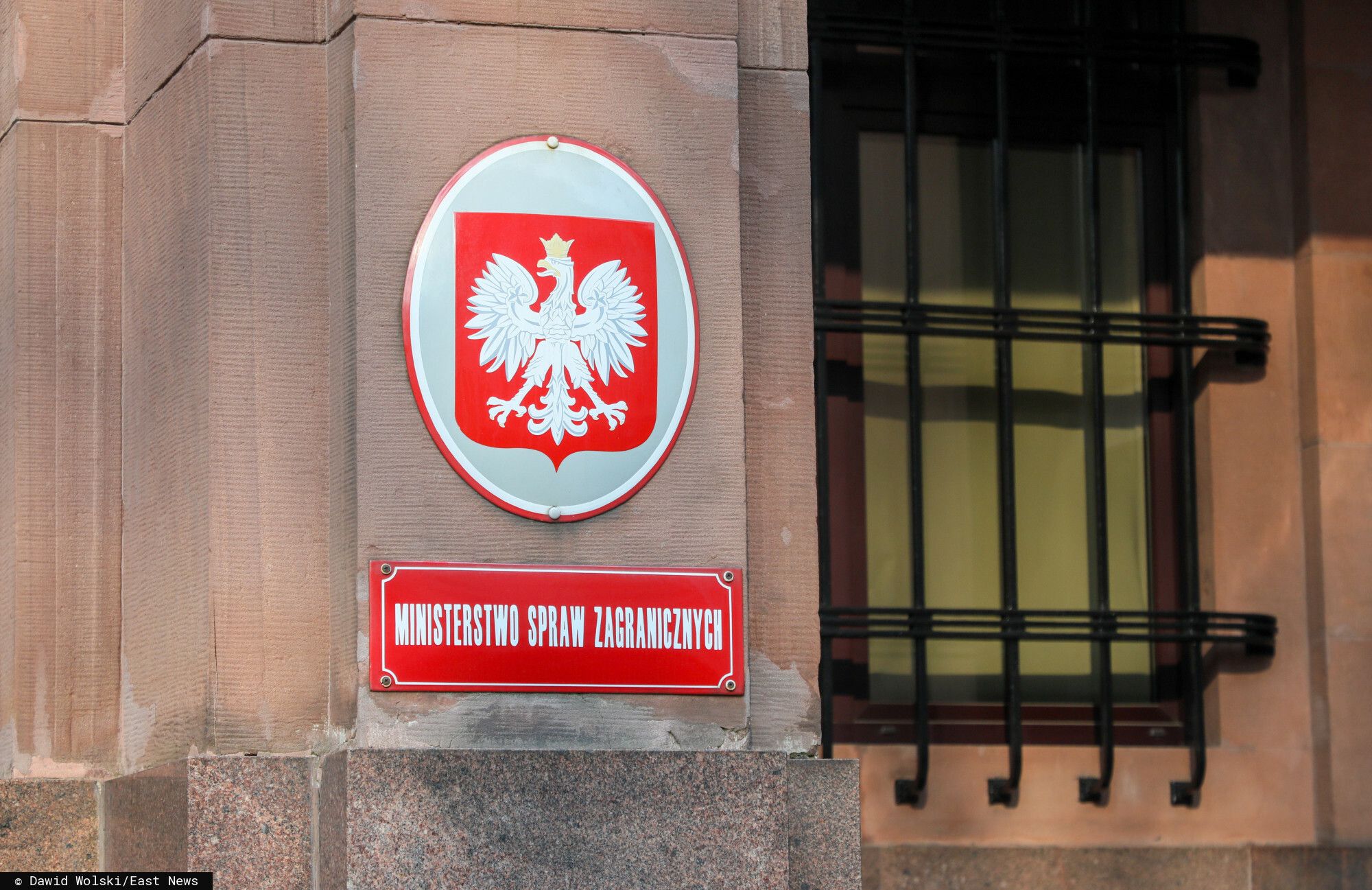 Polecieli tam mimo komunikatów MSZ. Polacy utknęli na wyspie, wiadomo, co się z nimi dzieje