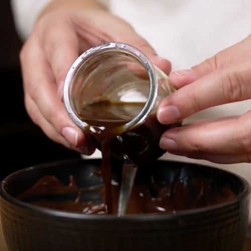 Ten mus kawowy nie ma sobie równych. Z ekspresem Zelmer ZCM8110 Compact Mastreo zrobisz go w moment