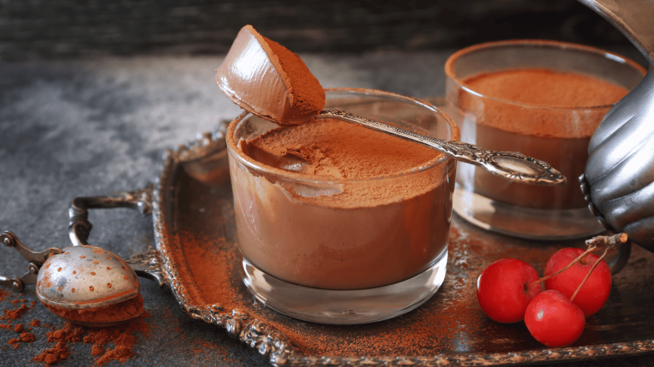 Szukasz szybkiego przepisu na deser dla dziadków? Ten mus czekoladowy jest jak z restauracji, zrobisz go w 15 minut