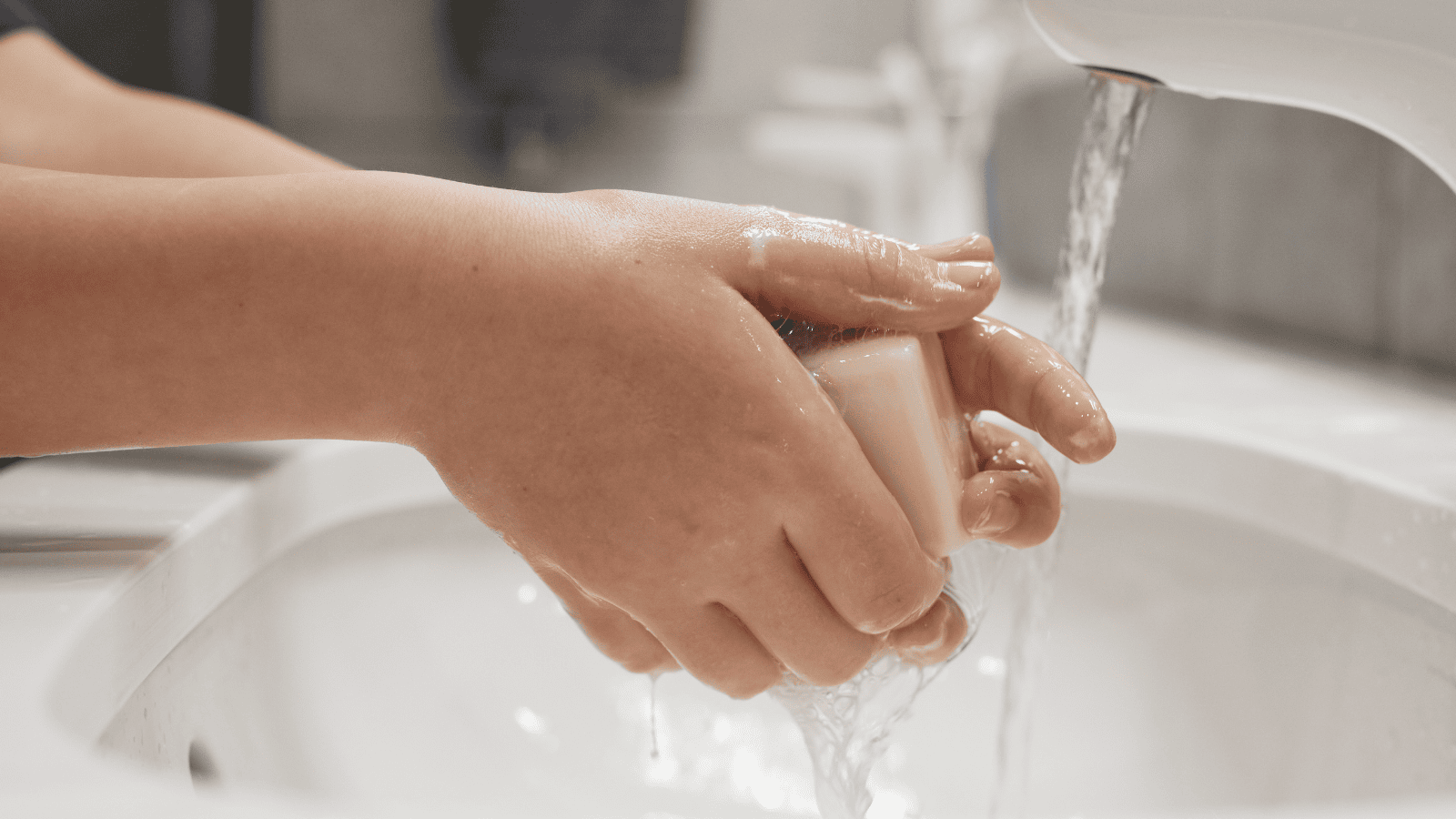 Na Uniwersytcie Warszawskim potwierdzono przypadki groźnego wirusa. Władze uczelni opublikowały komunikat