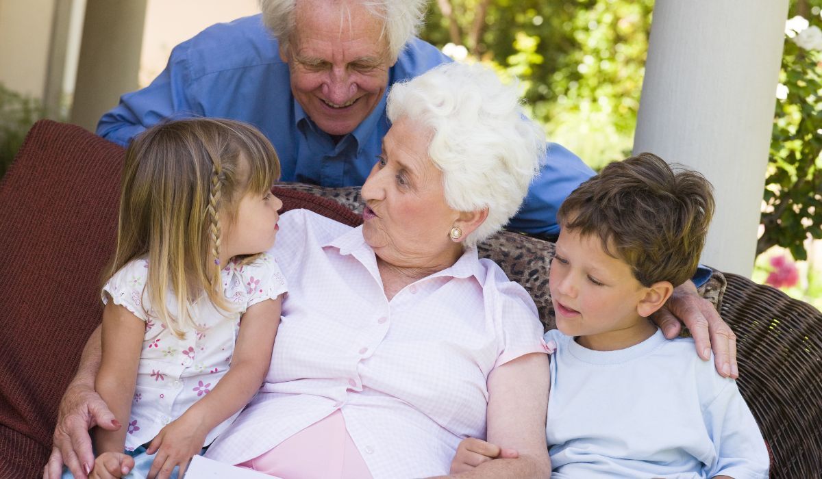 Czy dziadkowie mogą więcej niż rodzice? Specjalista radzi jak zbudować trwałą relację z wnukami