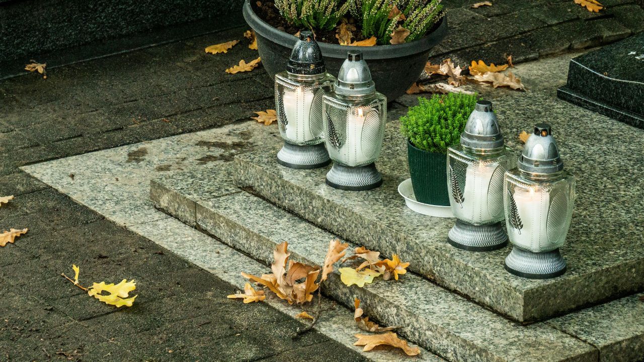 Sklepy zmieniają godziny otwarcia. Tam zrobisz zakupy tuż przed Wszystkimi Świętymi