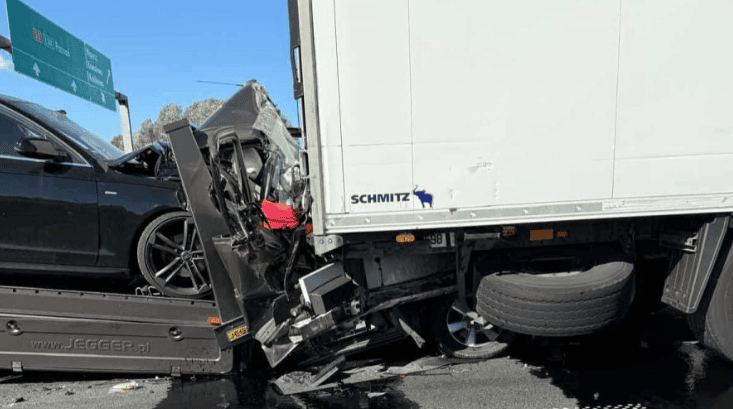 Tragiczny wypadek na S5. Laweta wbiła się w tira, nie żyje jedna osoba