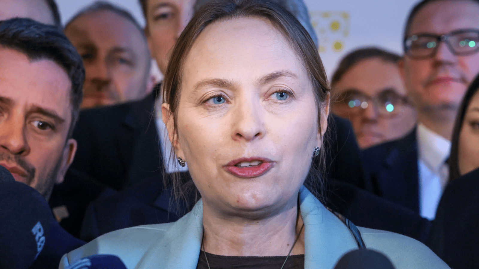 Ledwo oddał stery, a już głośno o Hołowni. Właśnie zdradziła, co padło z jego ust w pierwszej kolejności