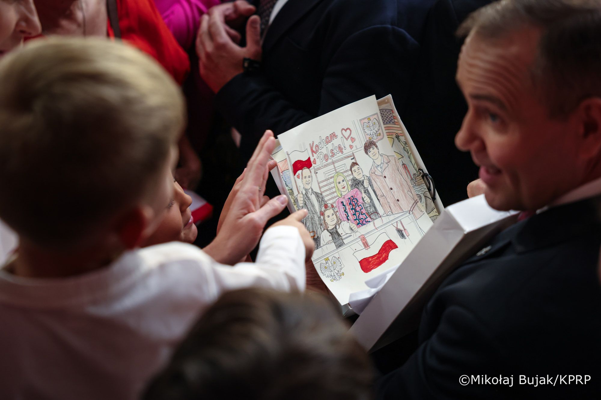 Prezydent spotkał się z Polonią, są zdjęcia z Florydy. Nawrocki dostał wyjątkowy prezent