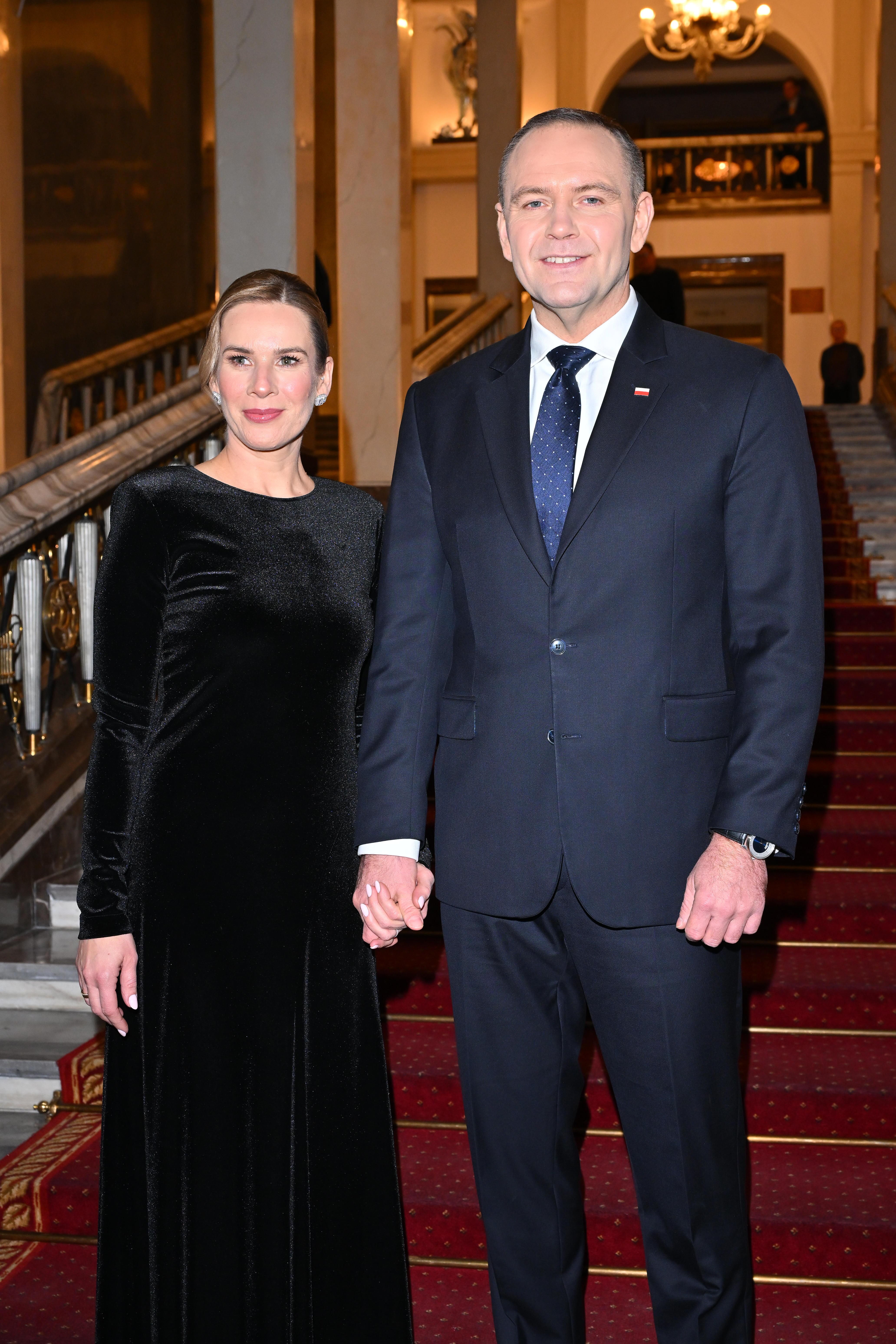 Fundacja Marty Nawrockiej pod obserwacją. Lokalizacja rachunku bankowego budzi wątpliwości