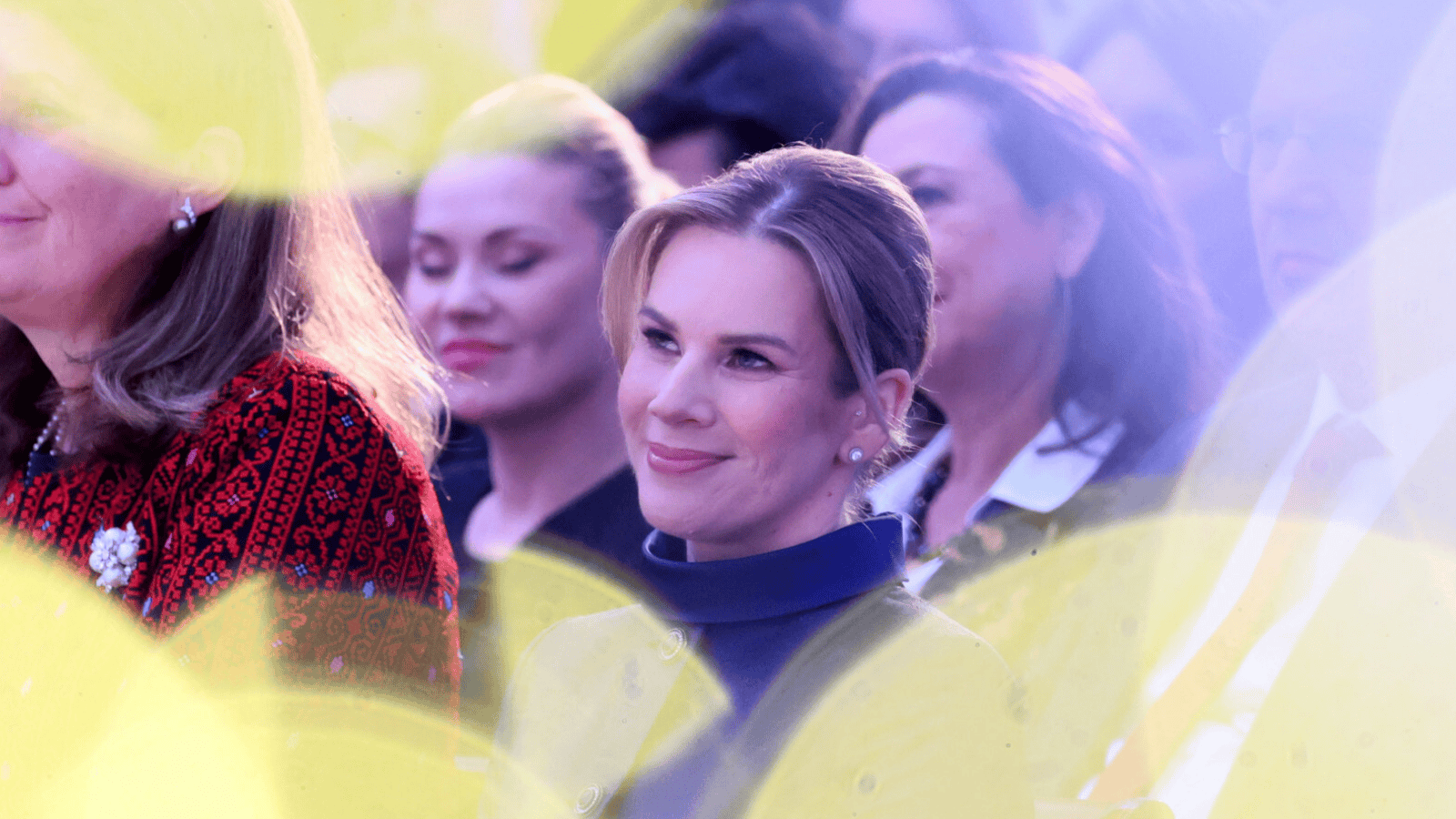 Marta Nawrocka spotkała się z korpusem dyplomatycznym. Świąteczną stylizację komentuje ekspertka