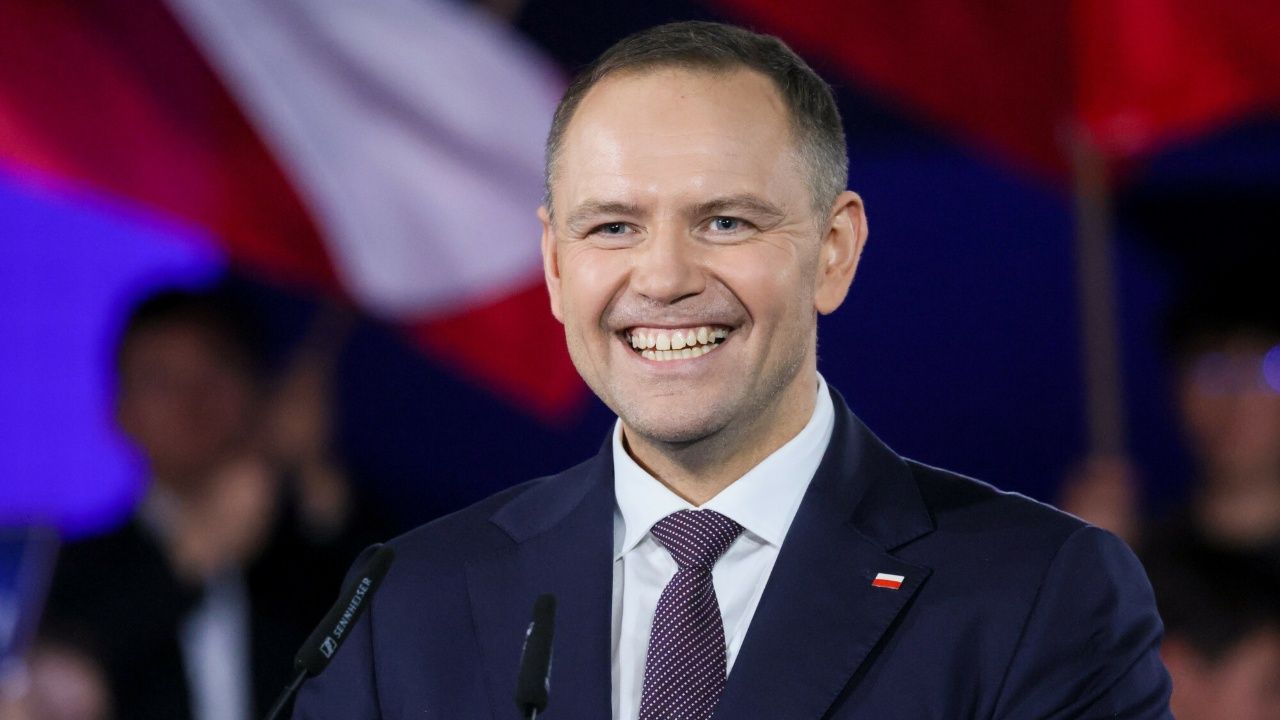 "Podłość", "wstyd", "ręce opadają". Burza po decyzji Nawrockiego