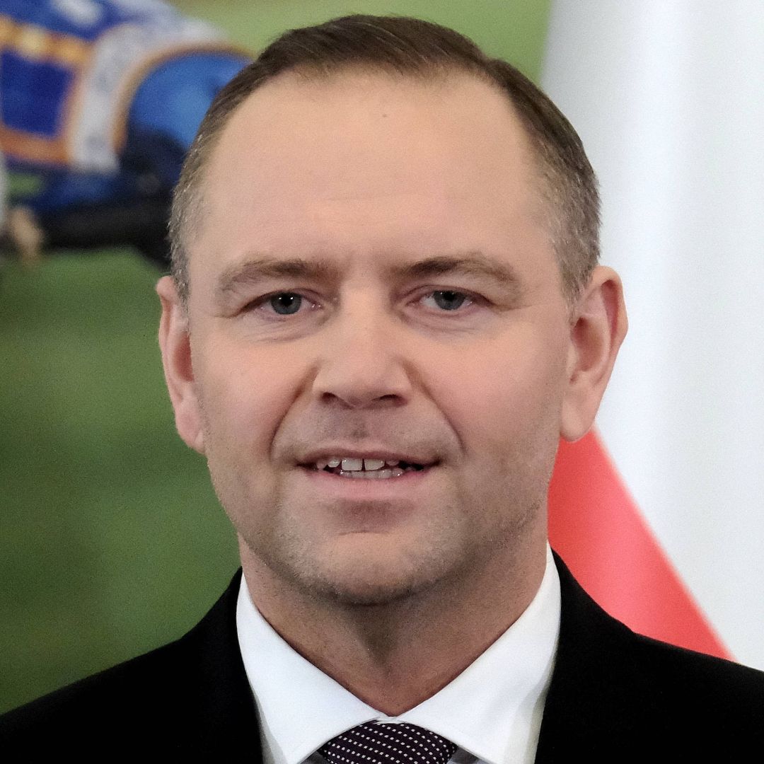 Karol Nawrocki wraz z rodziną pojawił się na mszy świętej. Tak zachował się po wyjściu z kościoła