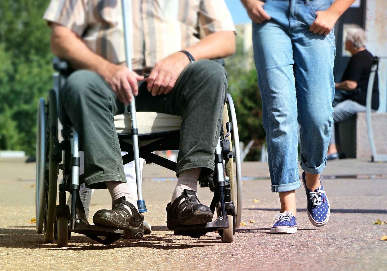 niepełnosprawni–wózek