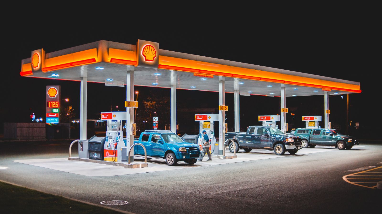 Niemcy masowo odwiedzają polskie stacje. Wykupują paliwo, powód jest prosty