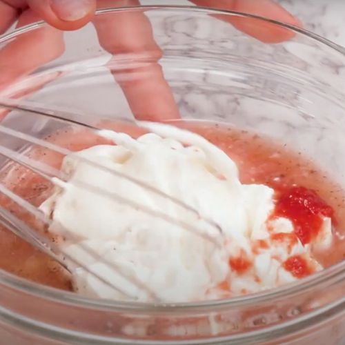 Przekładam cukinię mięsem i zapiekam pod sosem. Obiad wychodzi jak z najlepszej restauracji