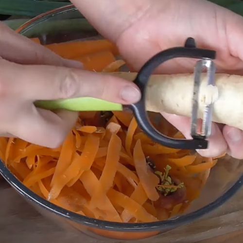 Kroję, pakuję do worka i wkładam do zamrażalnika. Domowa mrożonka to hit