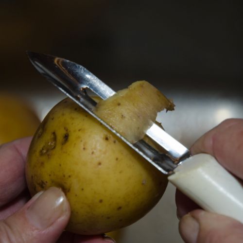 obieranie ziemniaków.jpg