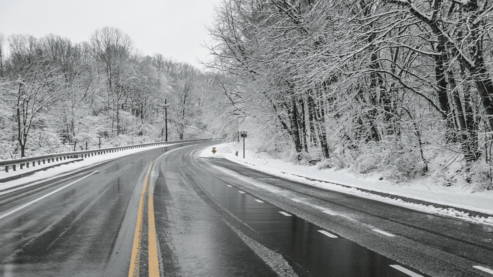 IMGW: Ostrzeżenie dla prawie całej Polski. Utrudnienia dla kierowców