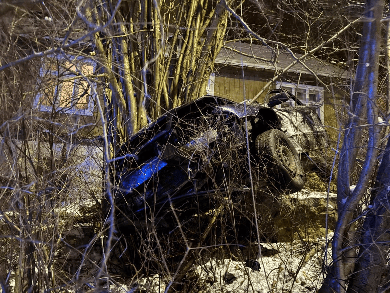 Sześć osób, w tym policjanci, trafili do szpitala. Tragiczny finał nocnego pościgu