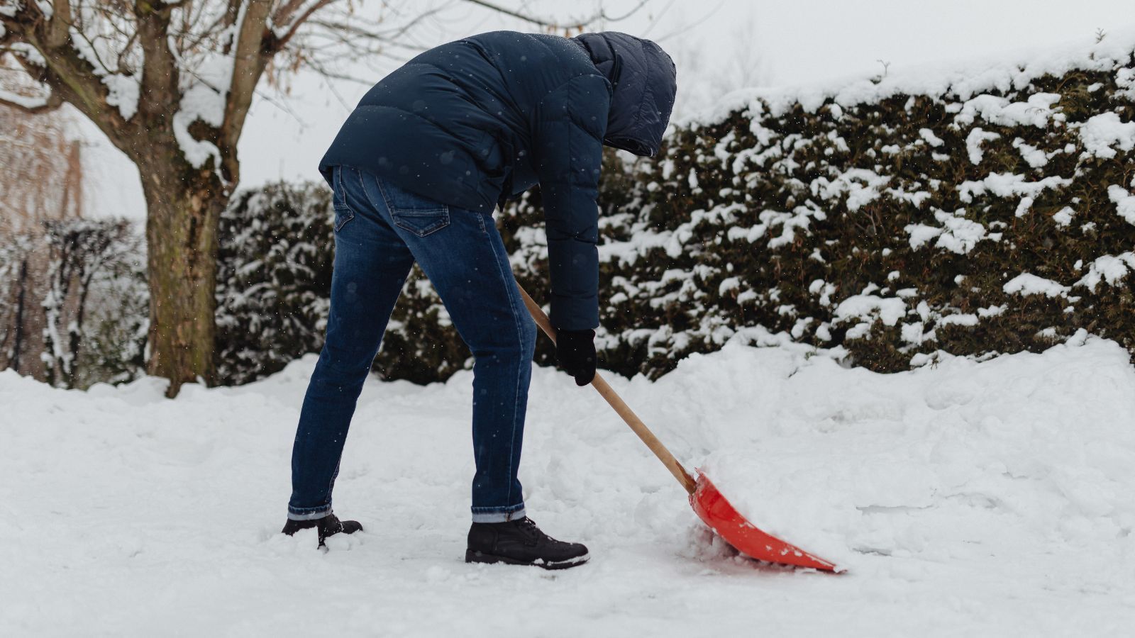 Odśnieżanie chodnika
