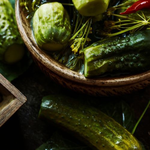 Tyle soli należy wsypać do zalewy do małosolnych. Zasady są żelazne, lepiej się ich trzymać