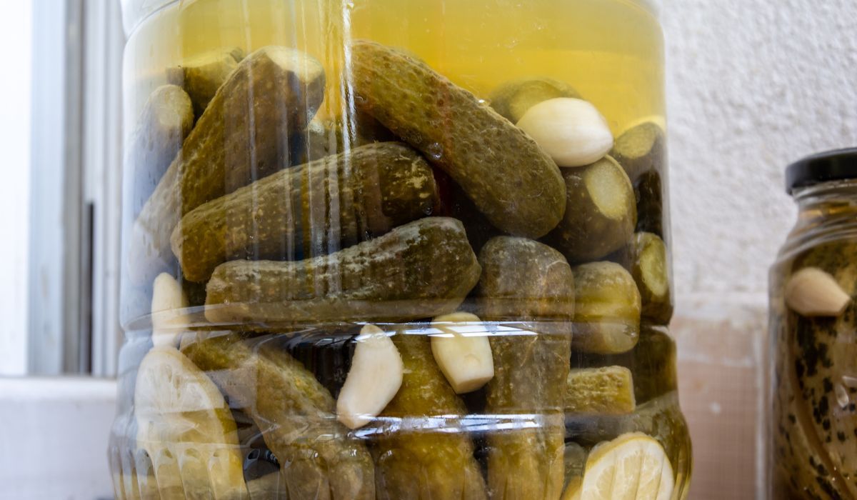 Ogórki kiszone są mętne i gazują? Wszystko przez 1 karygodny błąd