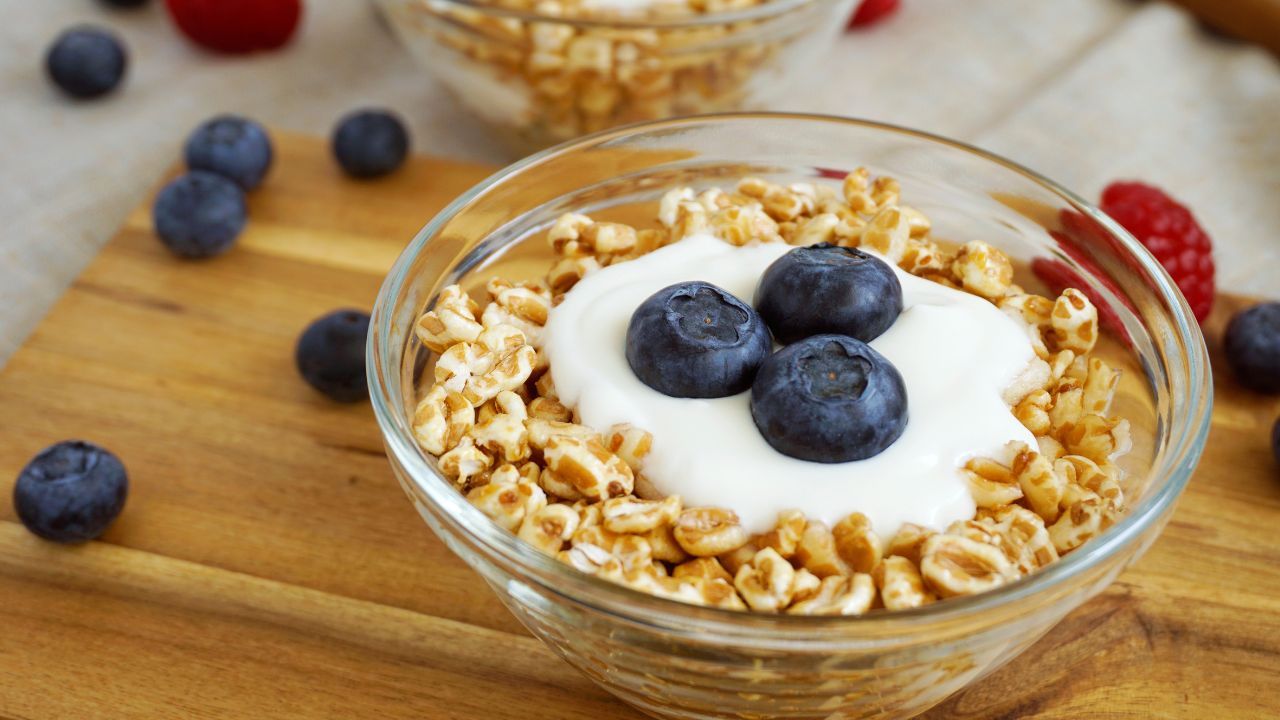 Zapomnij o owsiance! To śniadanie syci, dodaje energii i czyści jelita jak odkurzacz