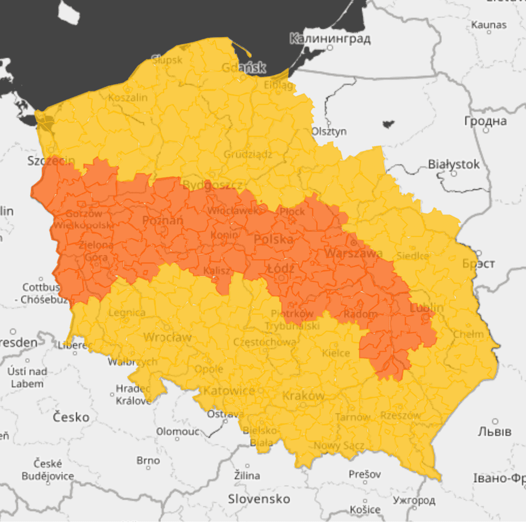 IMGW wydał ostrzeżenia przed burzami i upałami. Możliwy grad i silny wiatr