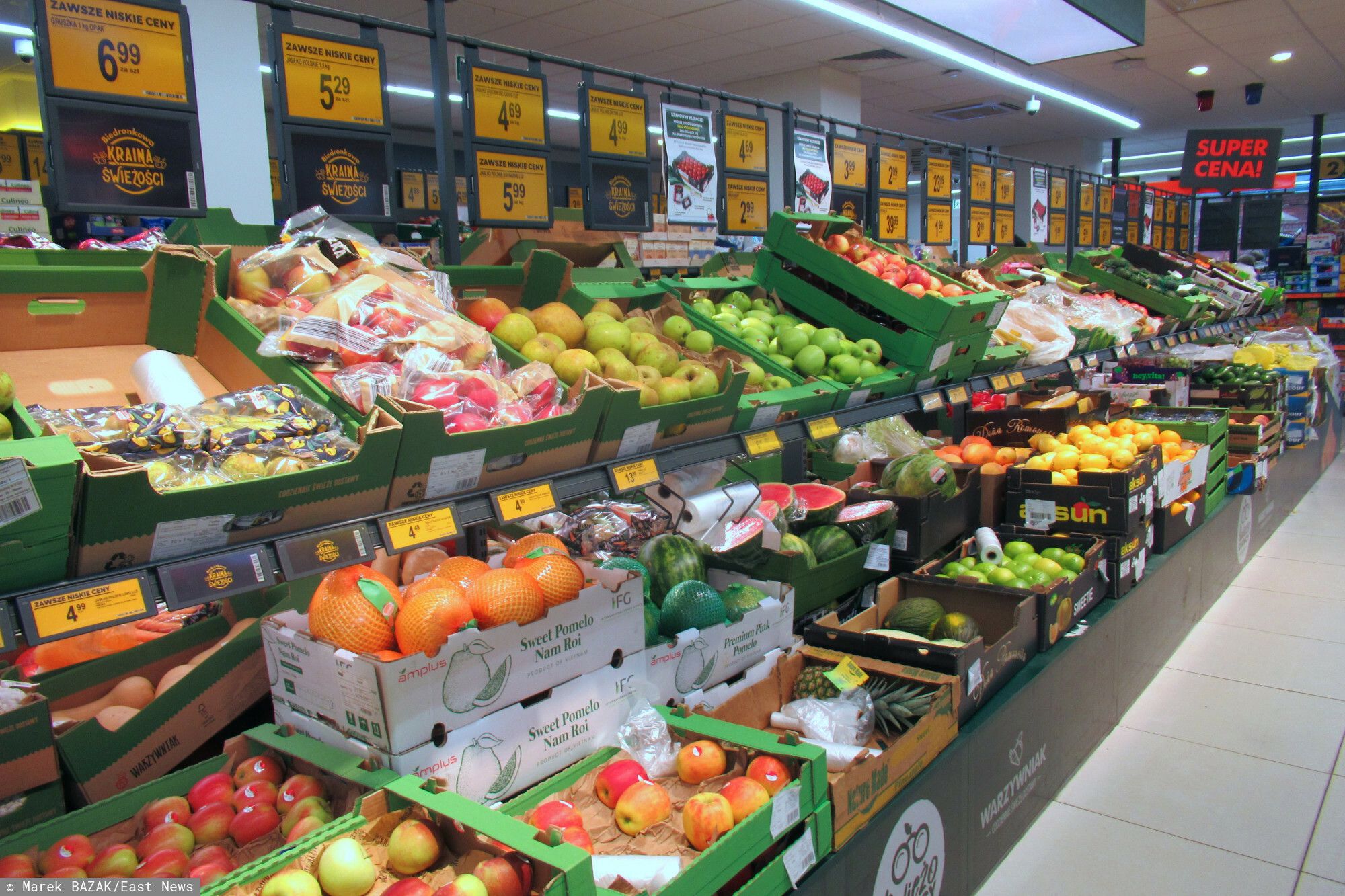 Polacy wściekli, w Biedronce ogórki z dalekiego kraju. Tego nikt się nie spodziewał