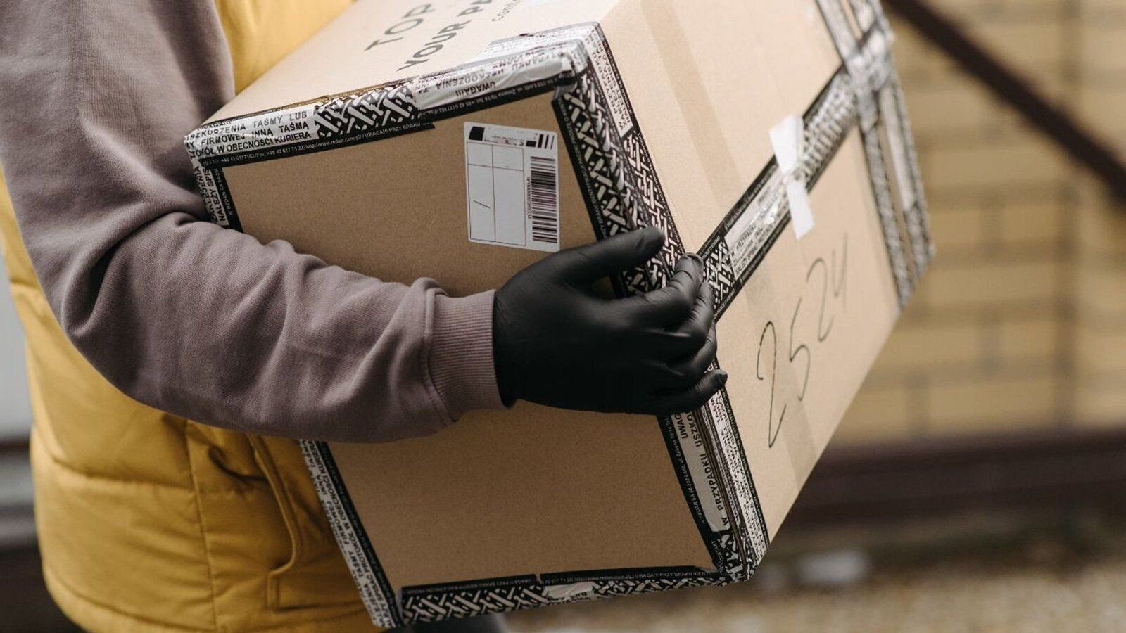 Kontrolerzy sprawdzili zamawiane przez Polaków paczki. Co piąty produkt nie powinien trafić do obrotu