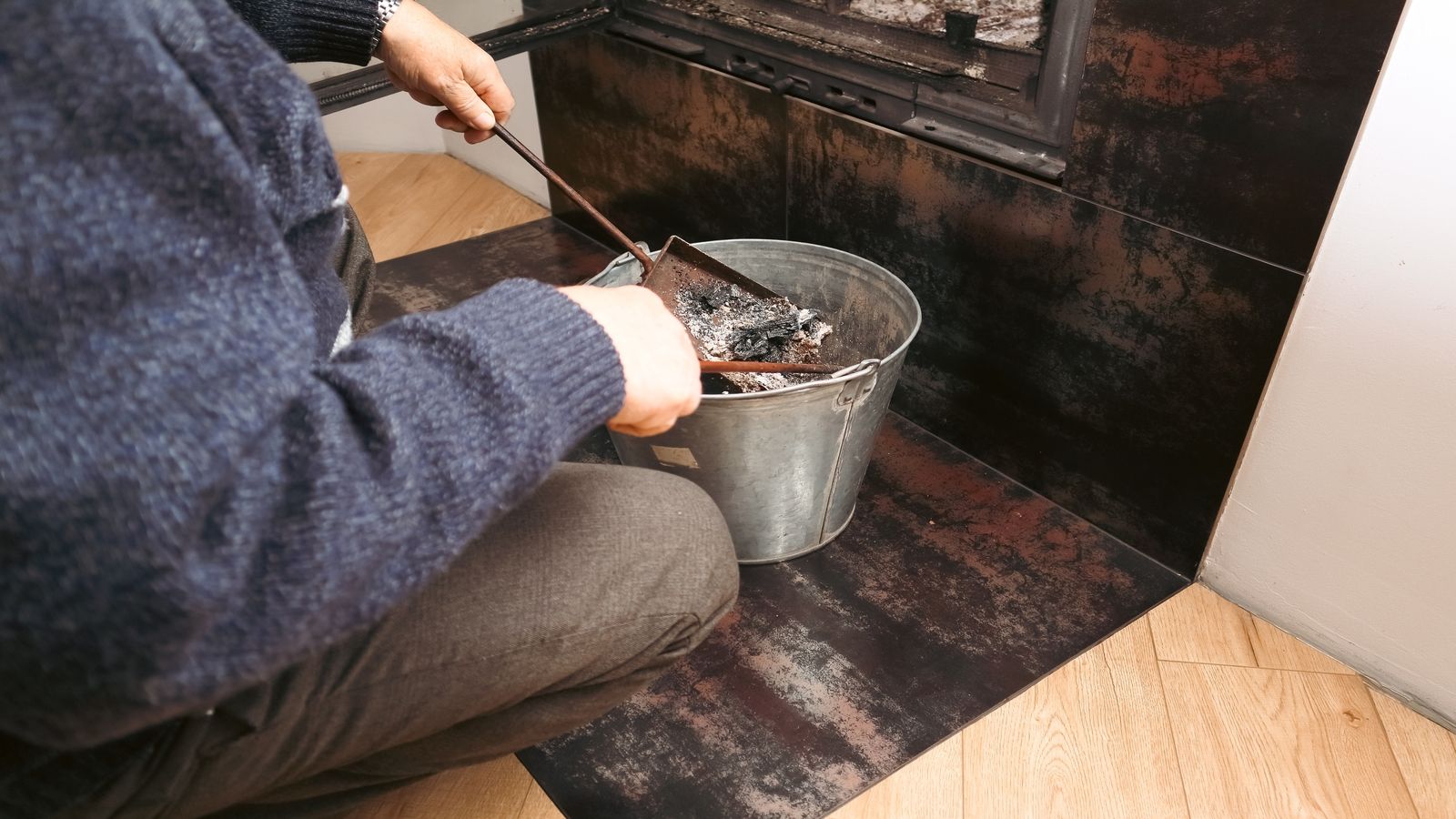 Sąsiad spala nieczystości, grozi mu wysoka kara. Prawo mówi jasno, właściciele pieców powinni to wiedzieć