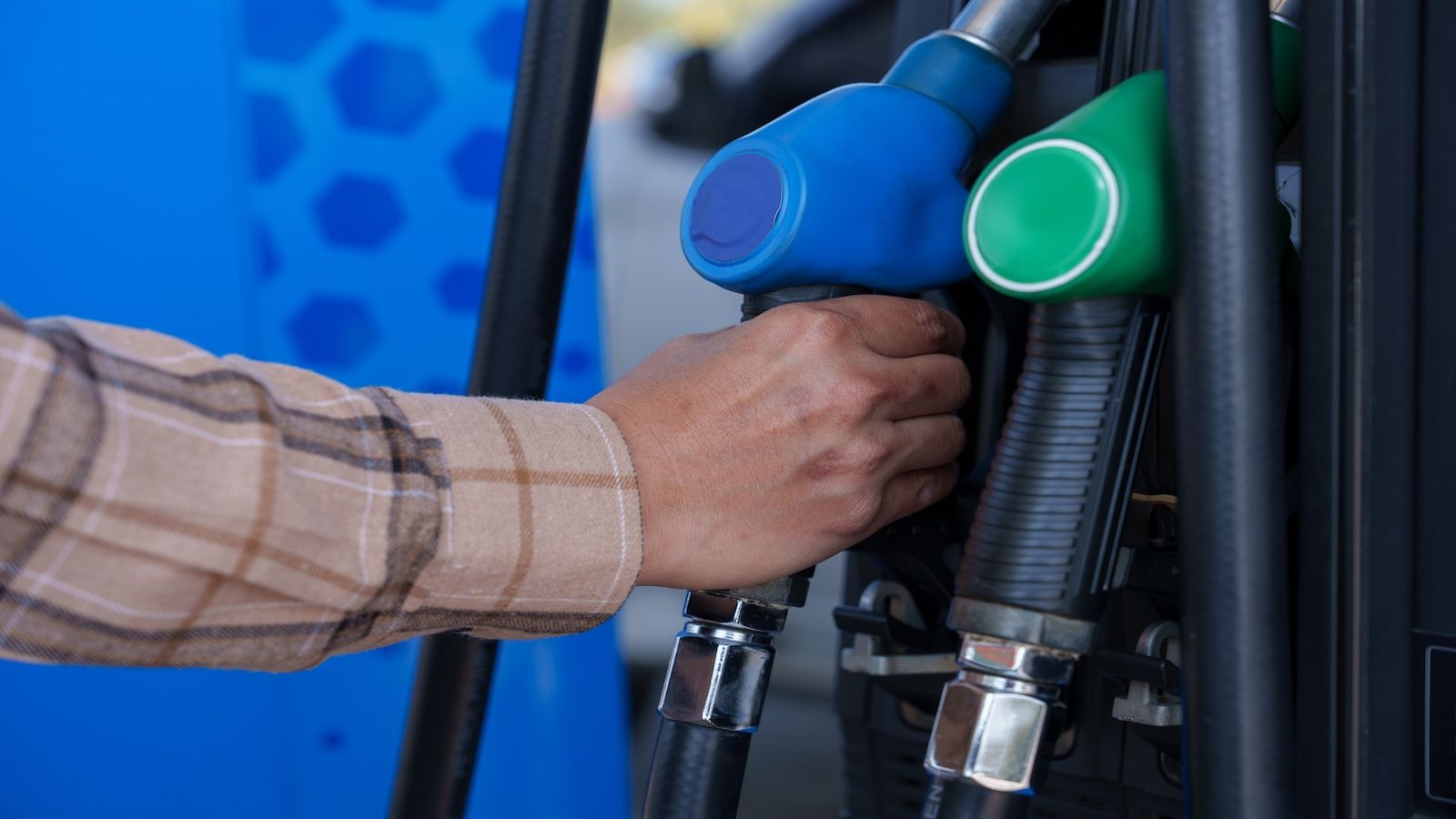 Nietypowa metoda kradzieży paliwa. Tak 52-latek oszukiwał stacje benzynowe