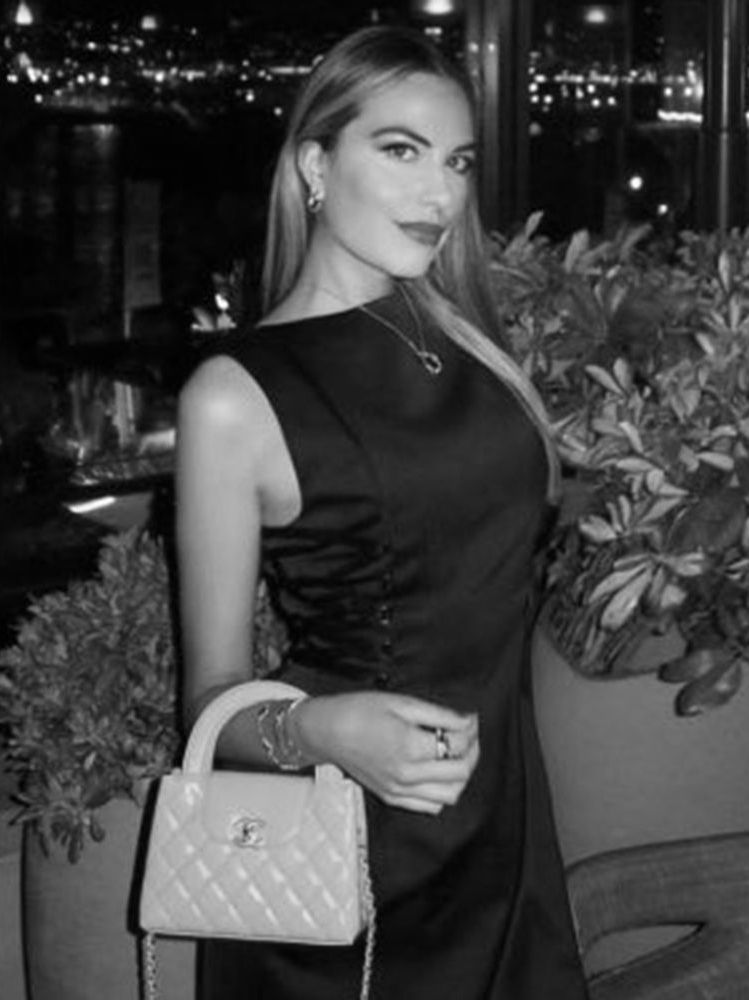 Chwilę przed pogrzebem modelki rodzina zajrzała do trumny. Wstrząsające, co odkryli