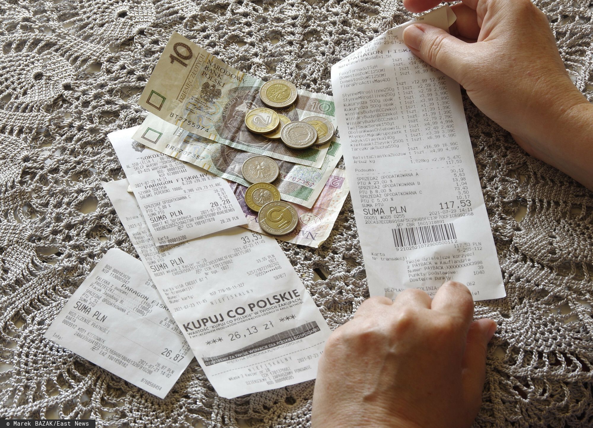 Przez 2 miesiące zbierała paragony po klientach. Kasjerka wyciągnęła z kasy majątek